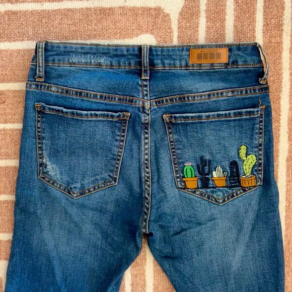 Lulus Cacti On You Medium Wash Embroidered Skinny Jeans, Size 26 - Picture 7 of 7